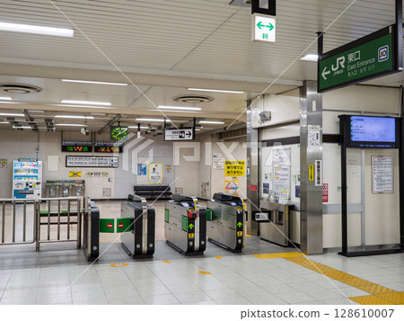 JR East "Bakurocho Station" East Exit Ticket Gate 128610007