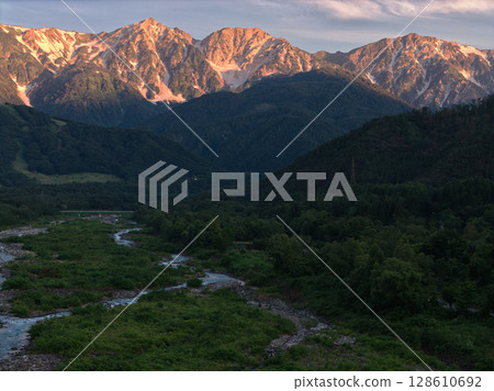 Beautiful summer morning glow and Matsukawa River at the Hakuba Sanzan mountains, Hakuba Village, Nagano Prefecture (aerial shot by drone) Beautiful summer morning glow and Matsukawa River at the Hakuba Sanzan mountains, Hakuba Village, Nagano Prefecture (aerial shot by drone) 128610692