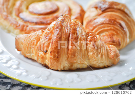 croissant ,French croissant or chocolate croissant or French bread and danish or danish pastry croissant ,French croissant or chocolate croissant or French bread and danish or danish pastry 128610762