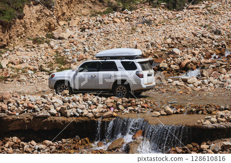 Toyota 4runner running on high altitude mountains in Sichuan province,China 128610816