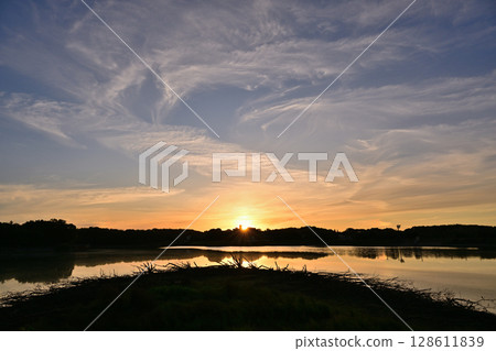 Scenery with the morning sun 128611839