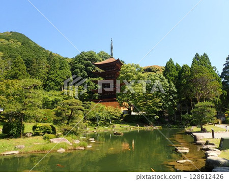 位於山口縣山口市加山町的曹洞禪寺，原名古關寺，後來從二穗小高野遷至琉璃光寺。 128612426
