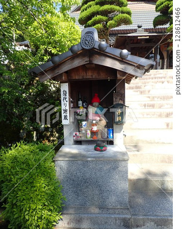 A Soto Zen temple in Kayama-cho, Yamaguchi City, Yamaguchi Prefecture, originally called Koseki-ji, and later moved from Niho-Kodakano to Ruriko-ji. 128612466