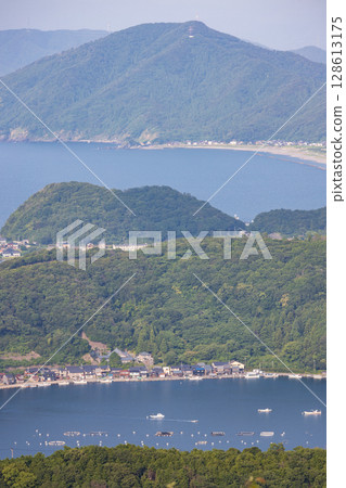 Summer scenery of Wakasa Bay as seen from Goko Terrace, Fukui Prefecture Summer scenery of Wakasa Bay as seen from Goko Terrace, Fukui Prefecture 128613175