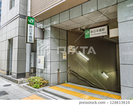 JR東日本「新日本橋站」4號出口站名顯示 JR東日本「新日本橋站」4號出口站名顯示 128613610