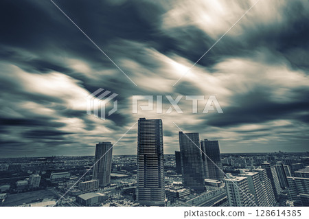 長時間曝光拍攝的塔樓公寓大樓單色景觀 長時間曝光拍攝的塔樓公寓大樓單色景觀 128614385