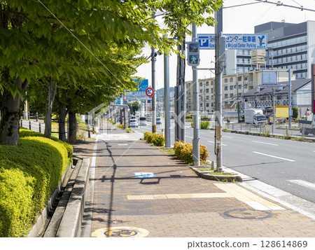 Cityscape along the main road Cityscape along the main road 128614869