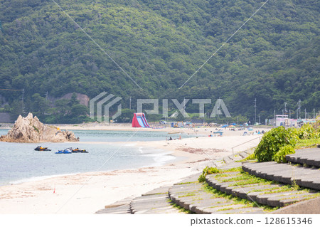 Beautiful beach scenery in Mihama, Fukui Prefecture 128615346