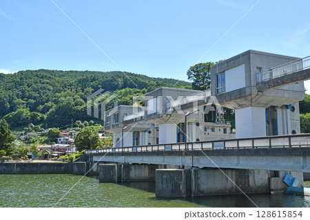 Lake Suwa Okaya City, Nagano Prefecture 128615854