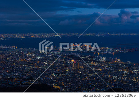 Winter in Kobe, Hyogo Prefecture: One of Japan's Three Great Night Views, View from Kikuseidai 128618069