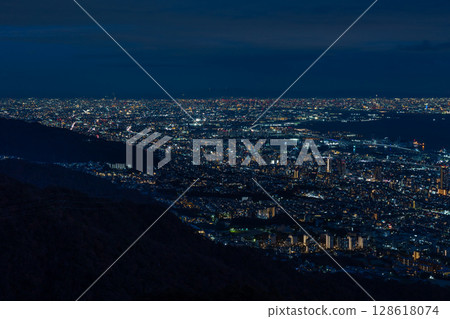 兵庫縣神戶的冬天:日本三大夜景之一的掬星台夜景 兵庫縣神戶的冬天:日本三大夜景之一的掬星台夜景 128618074