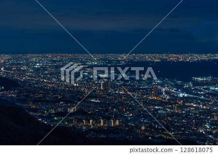 Winter in Kobe, Hyogo Prefecture: One of Japan's Three Great Night Views, View from Kikuseidai 128618075