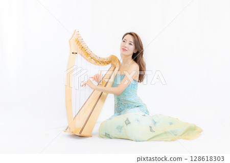 A young woman who likes small herbs and music A young woman who likes small herbs and music 128618303