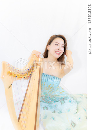 A young woman who likes small herbs and music 128618308