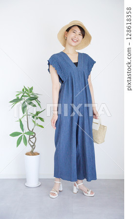 女士夏季服飾時尚搭配全身 128618358