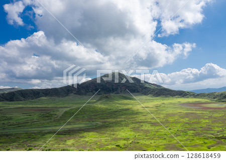 Aso Kusasenrigahama Beach with the blue sky shining Aso Kusasenrigahama Beach with the blue sky shining 128618459