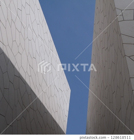 Blue sky seen from the Saudi Arabia Pavilion 128618511