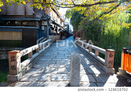 Kyoto, Gion Shirakawa streetscape, Tatsumi Bridge 128618702