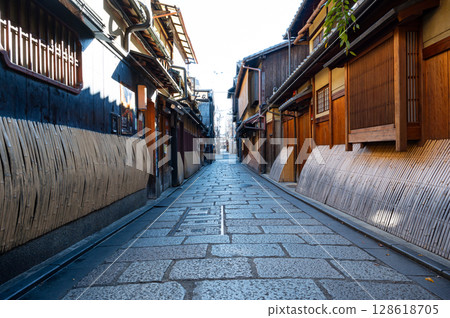 Kyoto, Gion Shirakawa streetscape 128618705