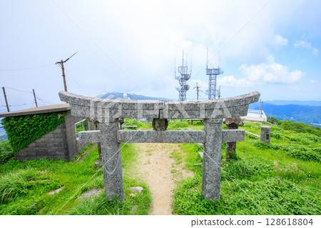 Summer at Sefuriyama Kamimiya Benzaiten in Kanzaki City, Saga Prefecture Summer at Sefuriyama Kamimiya Benzaiten in Kanzaki City, Saga Prefecture 128618804