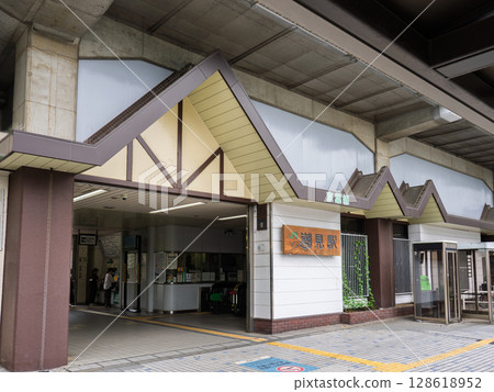 JR East "Shiomi Station" station name display 128618952