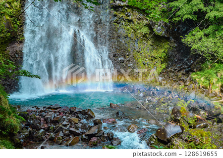 [Zengoro Falls] A rainbow over the pool [Norikura Highlands] 128619655