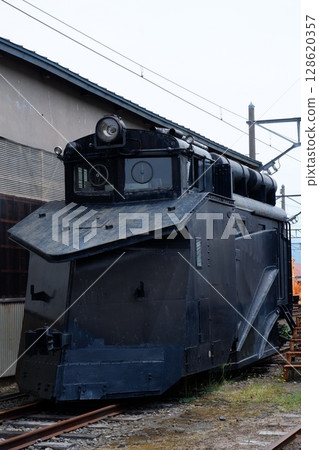 停放在甲南鐵道大鱷線津輕大澤站的Ki105型掃雪機 128620357