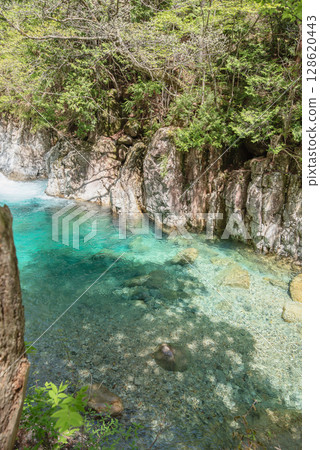 Trekking in Nagano Atera Valley 128620443