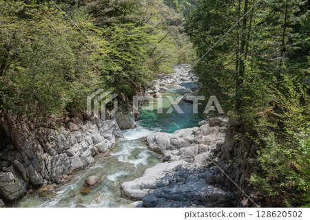 Trekking in Nagano Atera Valley 128620502
