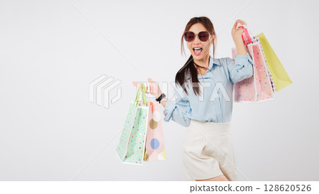 Happy excited asian woman shop fashion young with shopping bags holds bag, open mouth in surprise, beauty female smiles expressively after shopping, isolated studio white background Happy excited asian woman shop fashion young with shopping bags holds bag, open mouth in surprise, beauty female smiles expressively after shopping, isolated studio white background 128620526
