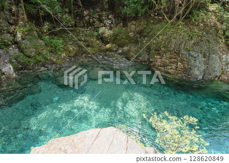 Trekking in Nagano Atera Valley 128620849
