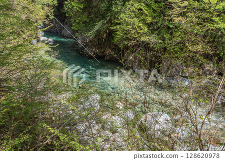 Trekking in Nagano Atera Valley 128620978