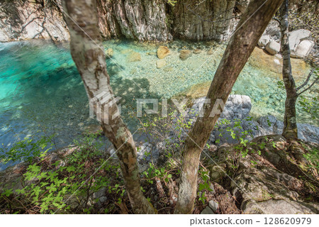 Trekking in Nagano Atera Valley 128620979