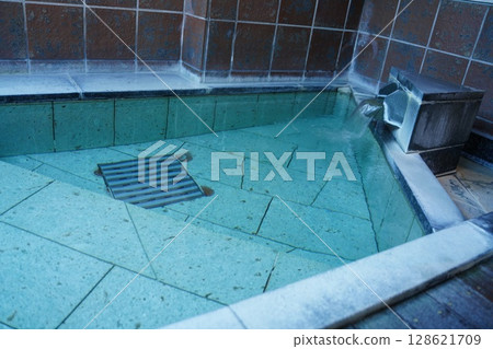 Hot spring 128621709
