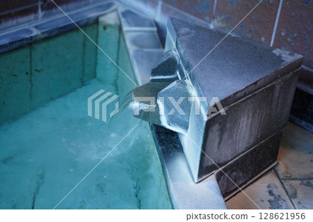 Hot spring Hot spring 128621956