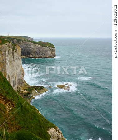 Vertical view of Etretat cliffs and turquoise Atlantic waves Vertical view of Etretat cliffs and turquoise Atlantic waves 128622012