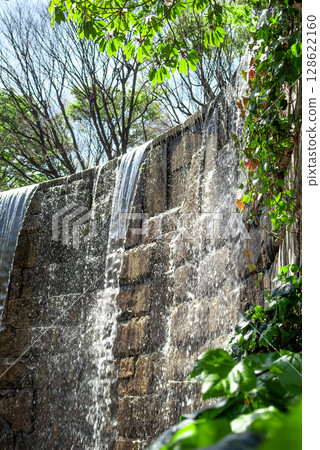 Nishi-Shinjuku: Shinjuku Niagara Falls, bringing coolness to the city (Tokyo) 128622160