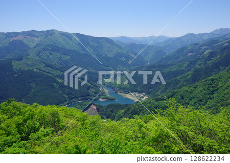 從愛媛縣四國中央市翠波高原瞭望台眺望金佐湖 從愛媛縣四國中央市翠波高原瞭望台眺望金佐湖 128622234