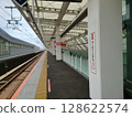 Makuhari Toyosuna Station platform 128622574