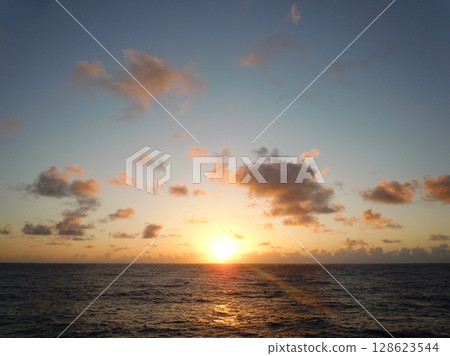 Sunrise over the sea (Ogasawara Maru) 128623544