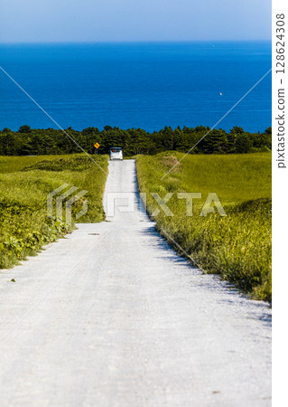 [Hokkaido_Wakkanai_Cape Soya] White Road in the Soya Hills 128624308