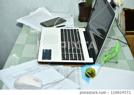 Work environment on the accountant's desk. 128624571