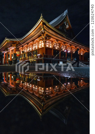 Japanese temple, beautiful shrine reflected on the surface of the water after rain, Asakusa temple Japanese temple, beautiful shrine reflected on the surface of the water after rain, Asakusa temple 128624740