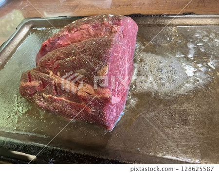 Extra thick beef grilled on a hot plate 128625587