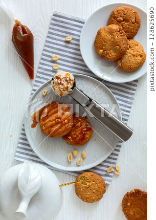 Peanut butter cookies with caramel. 128625690