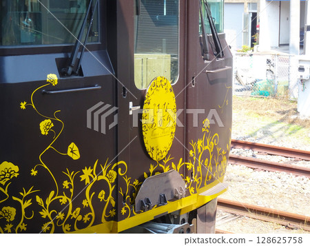 2025年6月停靠尾道站的「花光號」（廣島縣尾道市） 128625758