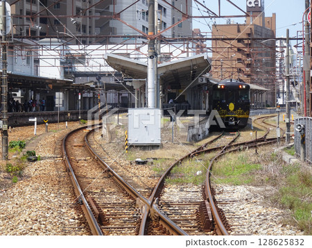 Hanaakari stopping at Onomichi Station (Onomichi City, Hiroshima Prefecture) June 2025 Hanaakari stopping at Onomichi Station (Onomichi City, Hiroshima Prefecture) June 2025 128625832