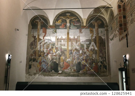 The Crucifixion, painted in 1495 by Giovanni Donato Montorfano, opposite the Last Supper 128625941
