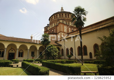 The Last Supper in the courtyard of Santa Maria delle Grazie 128625952