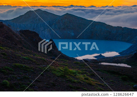群馬縣草津町白根山及日出 群馬縣草津町白根山及日出 128626647